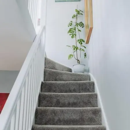 Σπίτι διακοπών No10 - 2 Bedroom House With Private Parking And Garden Μπρίστολ