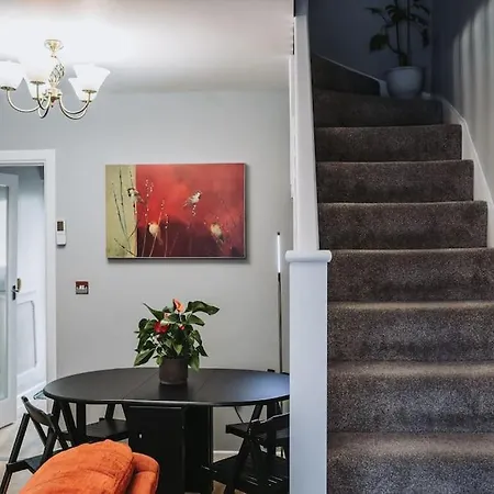 No10 - 2 Bedroom House With Private Parking And Garden Casa de Férias *