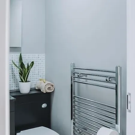Σπίτι διακοπών No10 - 2 Bedroom House With Private Parking And Garden Μπρίστολ