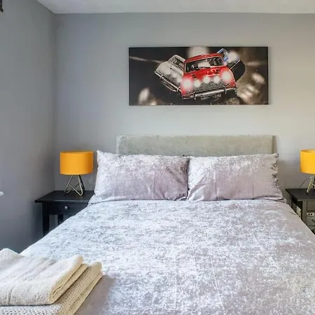 No10 - 2 Bedroom House With Private Parking And Garden * בריסטול